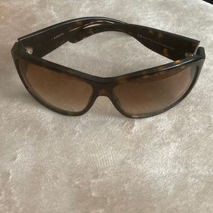 Gucci wrap style large frames
